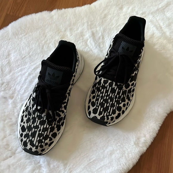 ADIDAS WOMENS SWIFT RUN 1.0 RUNNING SHOE - Picture 2 of 3